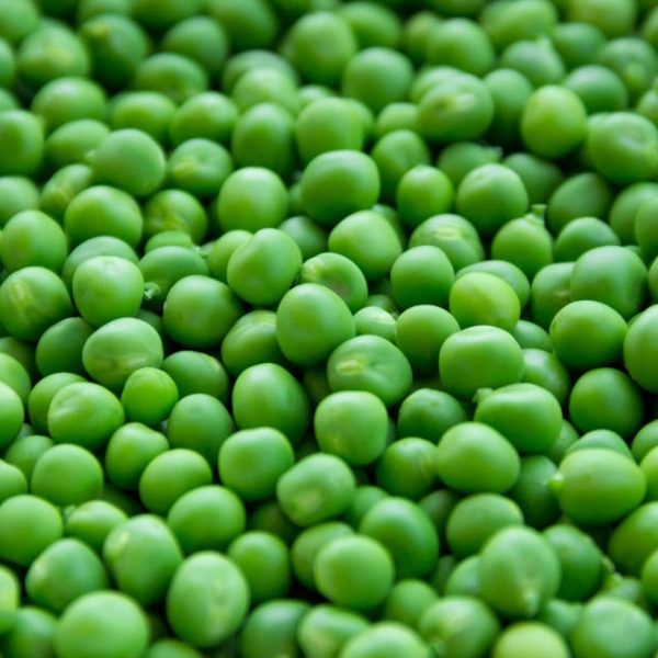 A vibrant close-up image of fresh, organic green peas for healthy eating.